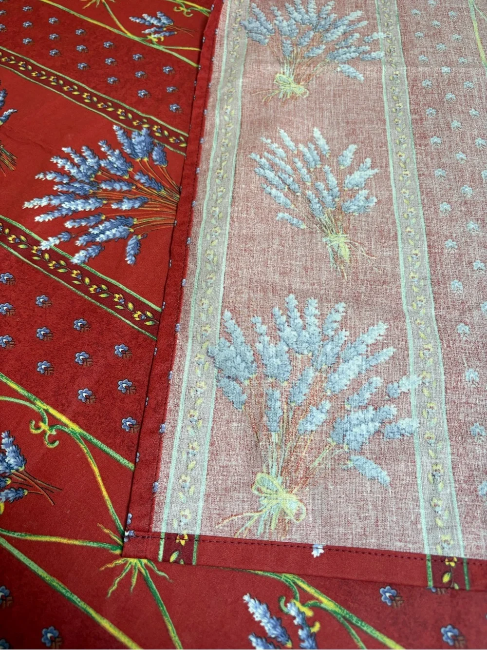 Le Cluny French Provence Red Lavender Tablecloth, 62